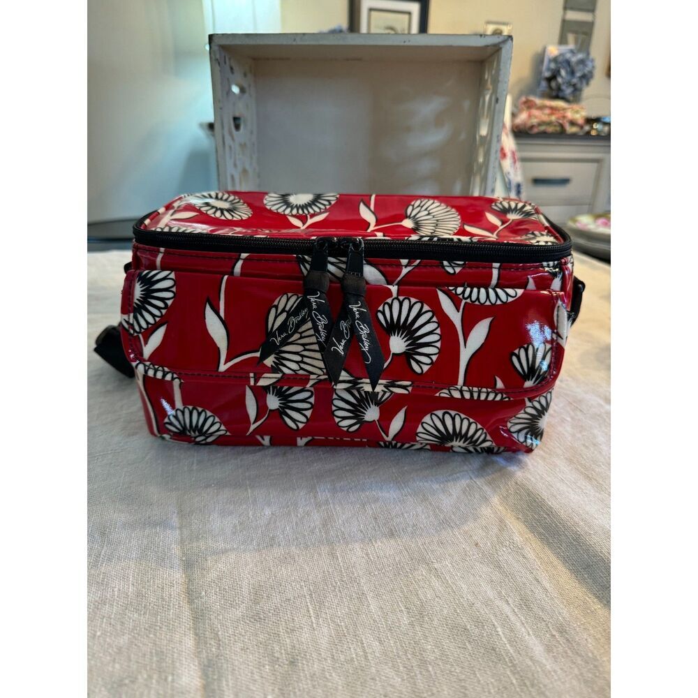 Vera Bradley lunch bag; small cooler Deco Daisy pattern